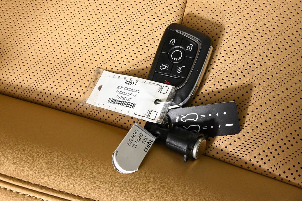 New 2025 Cadillac Escalade IQ Luxury 2 image 28