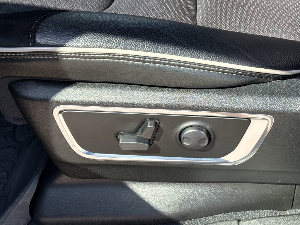 Used 2025 RAM 1500 Laramie image 24