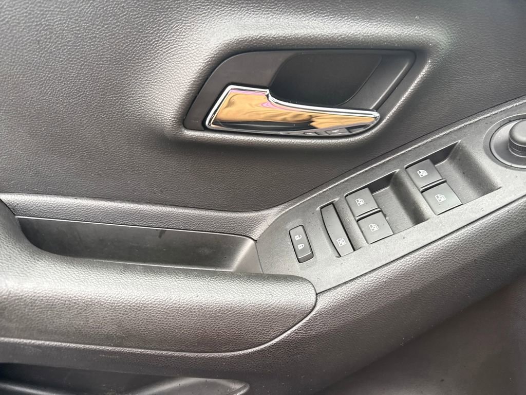 Used 2020 Chevrolet Trax LS w/ Tint and Cruise Package image 11
