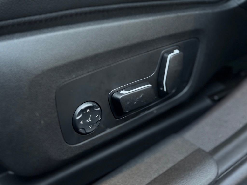 Certified 2024 BMW 330i xDrive Sedan w/ Premium Package image 17