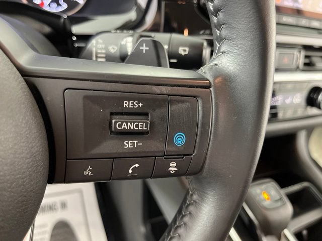 Used 2025 Nissan Pathfinder SV FWD image 23