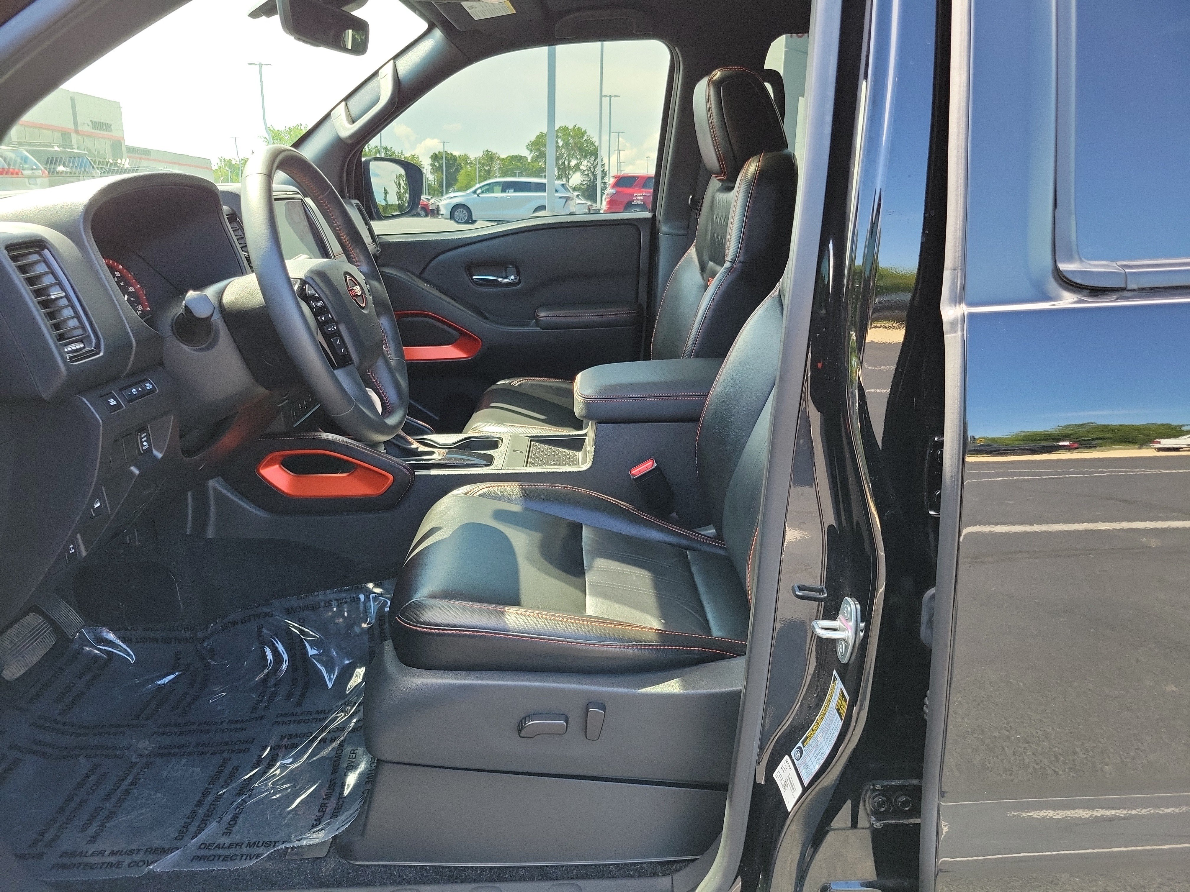 Used 2023 Nissan Frontier PRO-4X w/ Pro-4X Premium Package AWD/4WD image 18