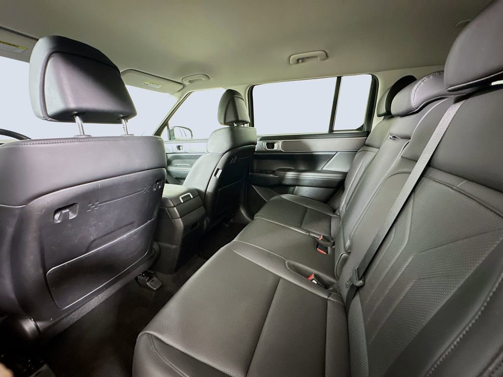 Used 2025 Hyundai Santa Fe SEL FWD image 13