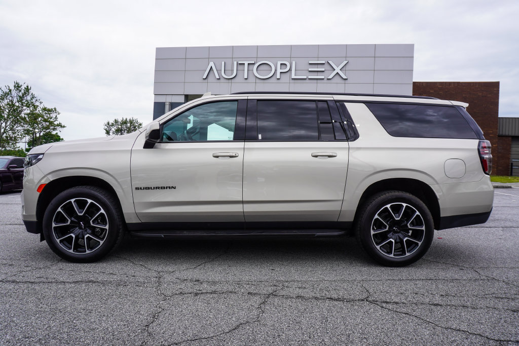 Used 2024 Chevrolet Suburban RST RWD image 32
