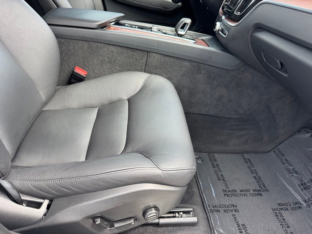 Used 2023 Volvo XC60 B5 Plus image 33