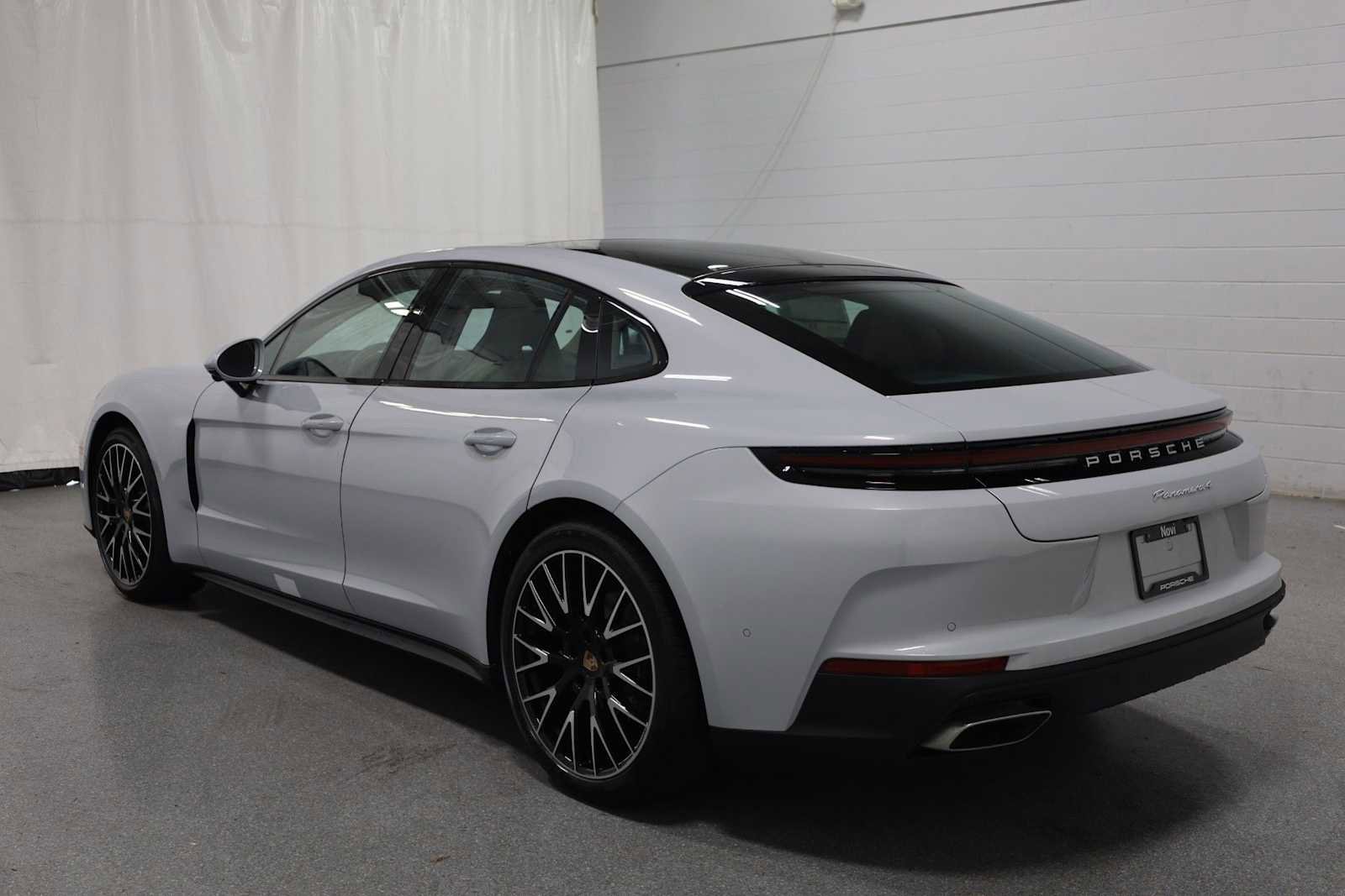 New 2025 Porsche Panamera 4 image 3
