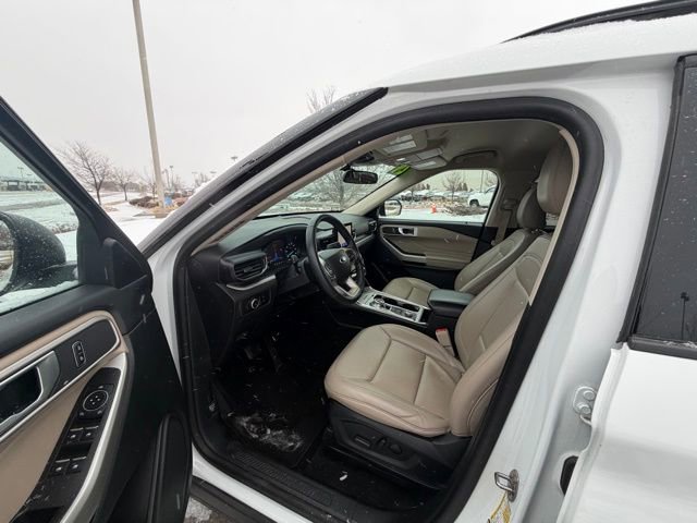 Used 2024 Ford Explorer XLT w/ Equipment Group 202A image 12