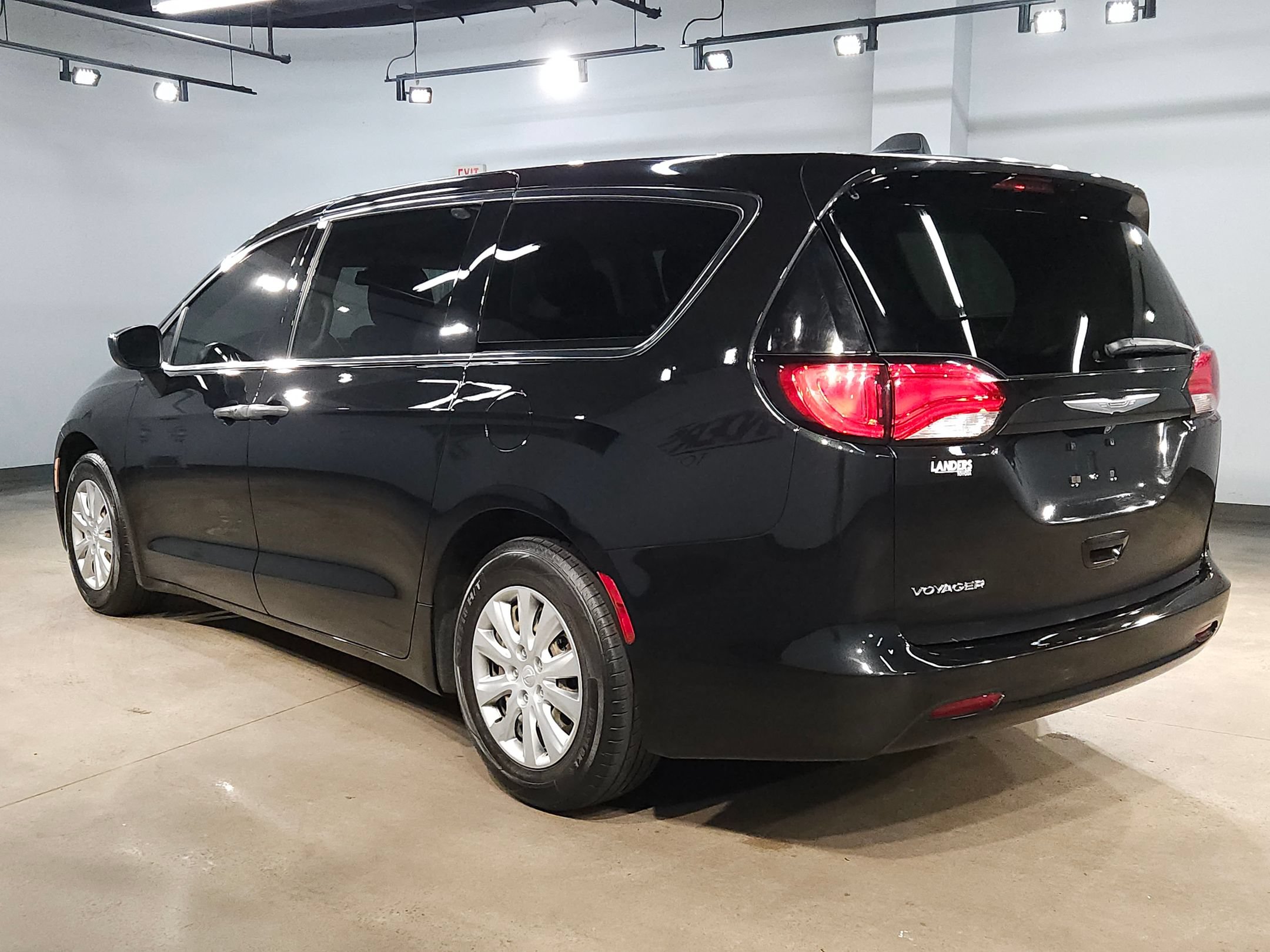Used 2021 Chrysler Voyager L FWD image 5