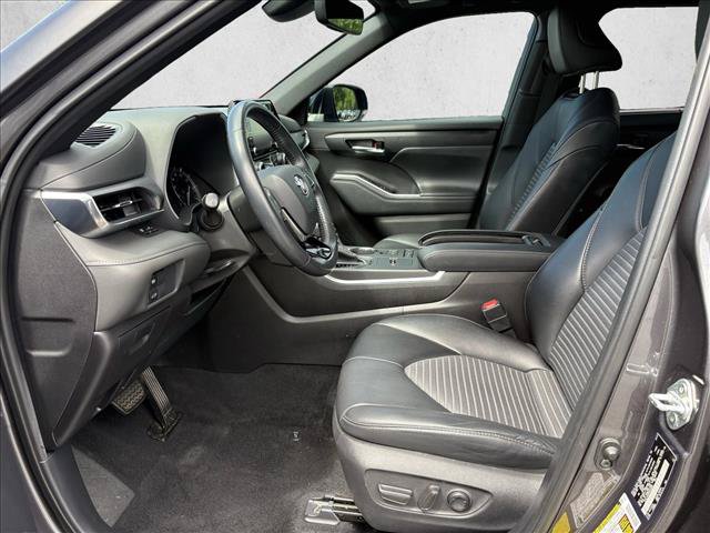Used 2021 Toyota Highlander XSE FWD image 10