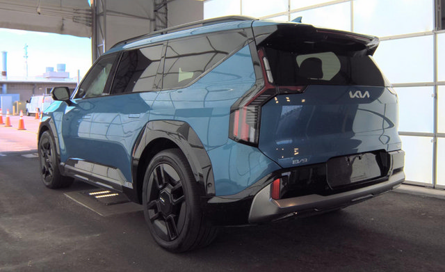 Used 2024 Kia EV9 GT-Line AWD/4WD image 4