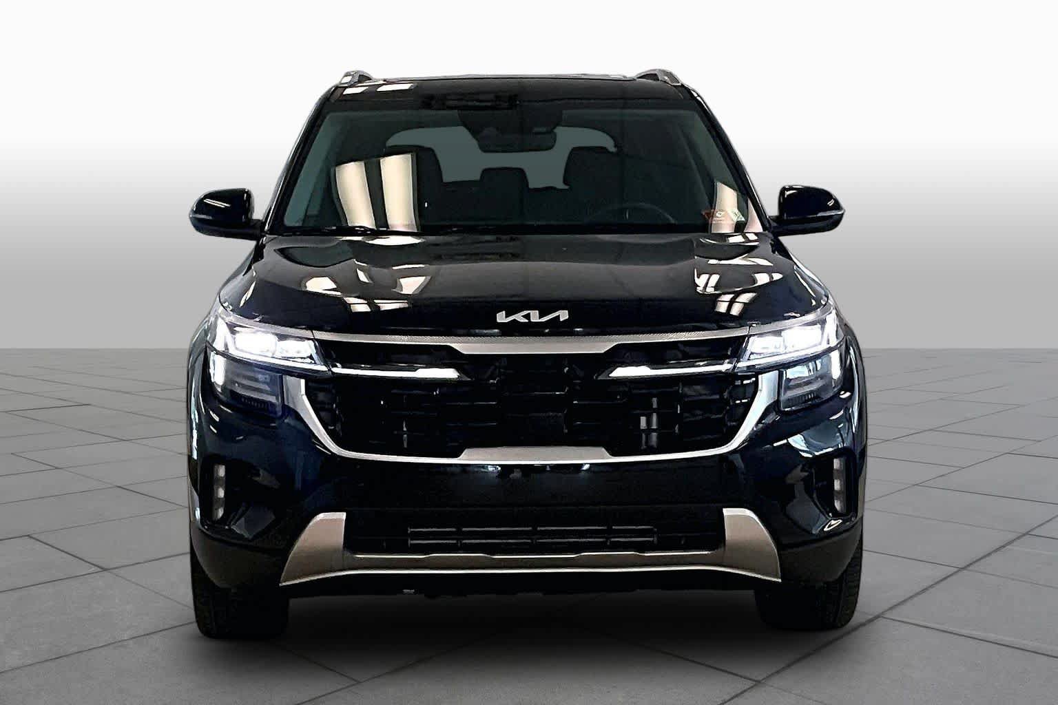 Used 2024 Kia Seltos SX w/ SX Sunroof Package AWD/4WD image 3