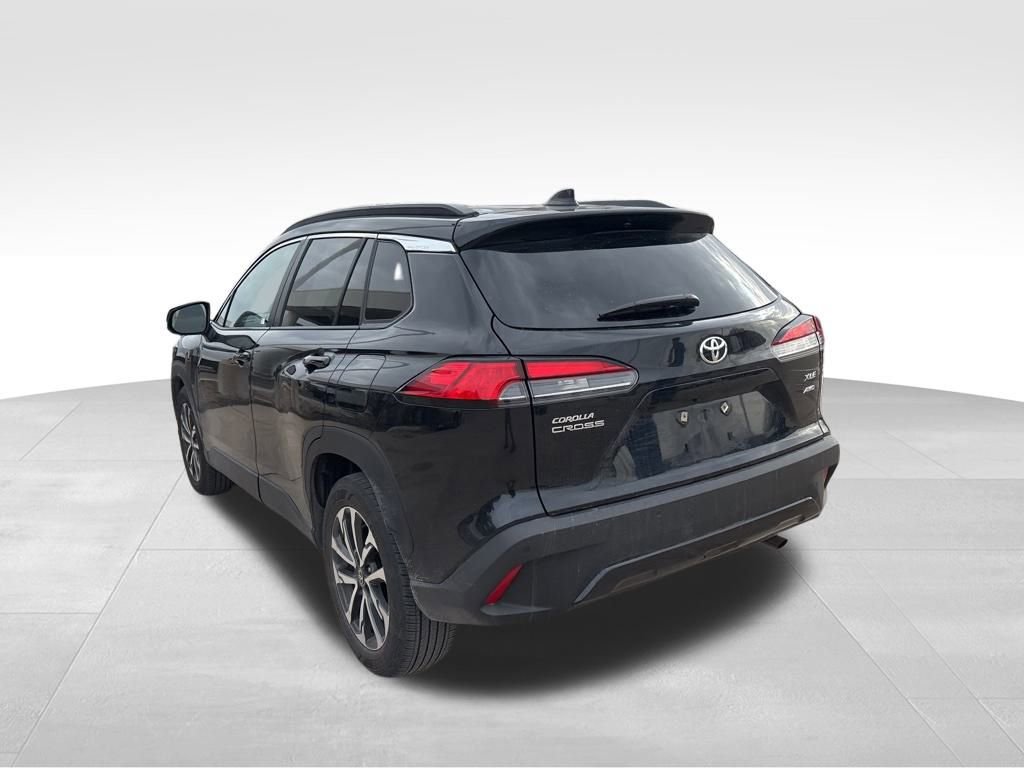 Used 2025 Toyota Corolla Cross XLE image 7
