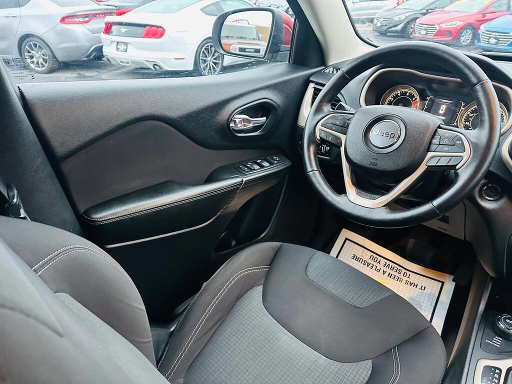 Used 2016 Jeep Cherokee Latitude w/ Cold Weather Group image 12