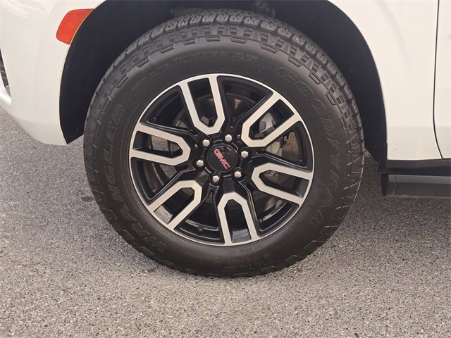 Used 2021 GMC Yukon AT4 w/ Technology Package image 9