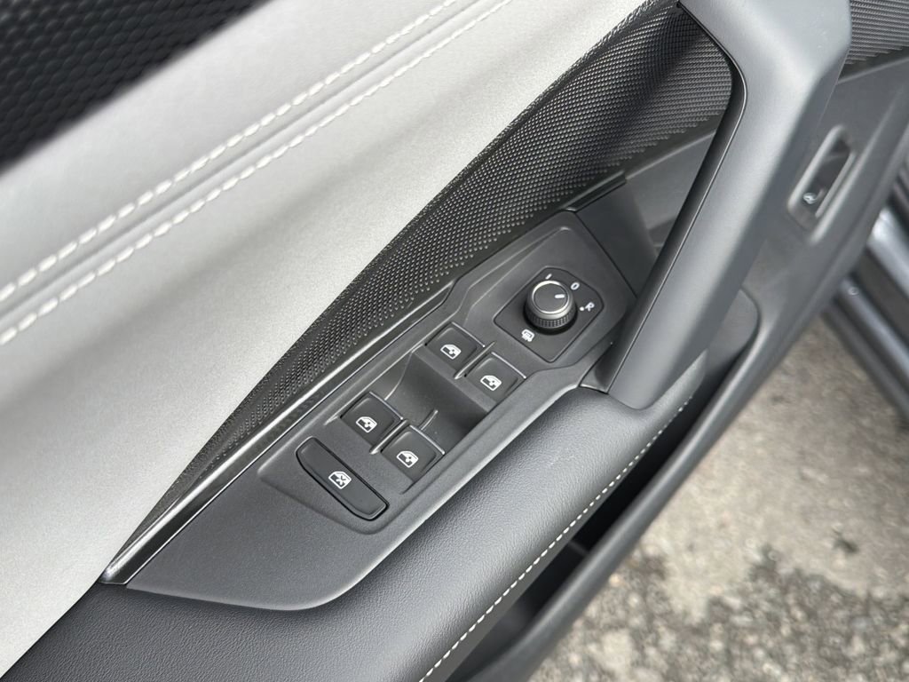 New 2026 Volkswagen Tiguan SE R-Line image 25