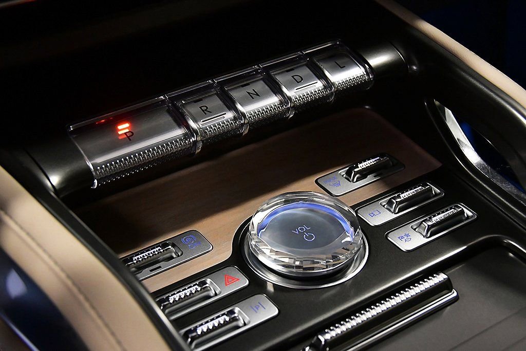 Used 2024 Lincoln Nautilus Reserve image 22