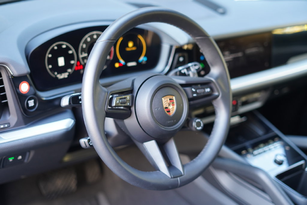 Certified 2026 Porsche Cayenne AWD/4WD image 4