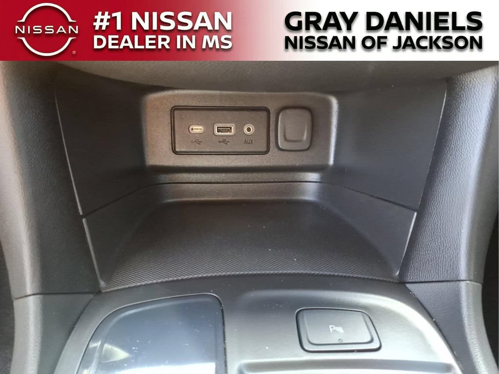 Used 2023 Chevrolet Equinox RS FWD image 20