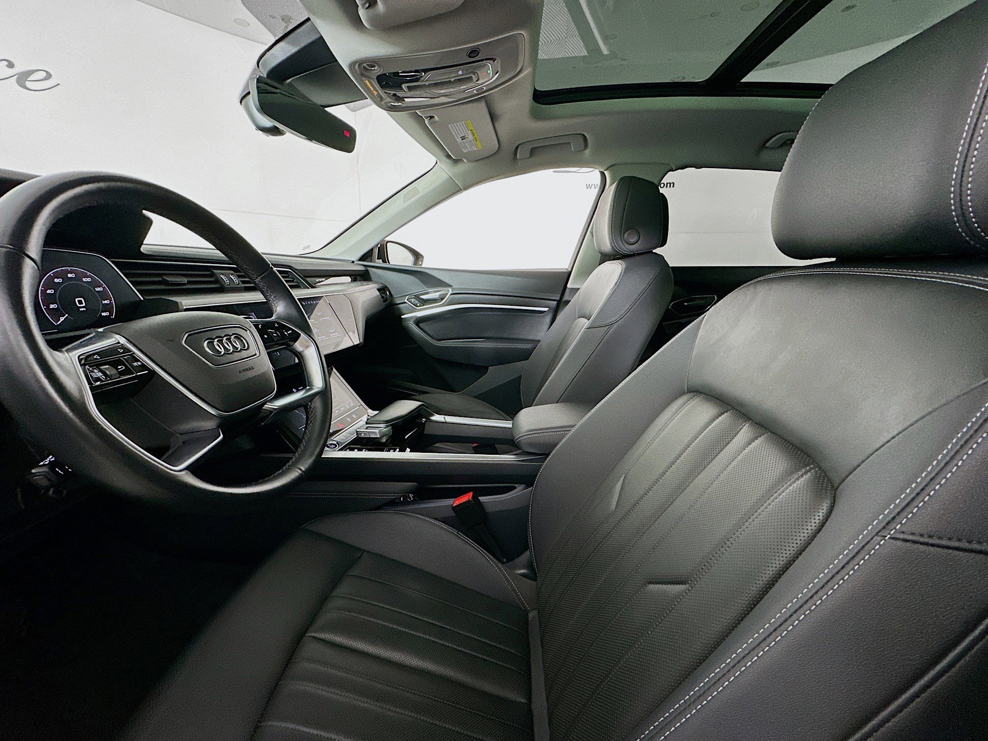 Used 2024 Audi Q8 e-tron Premium Plus w/ Premium Plus Package image 21