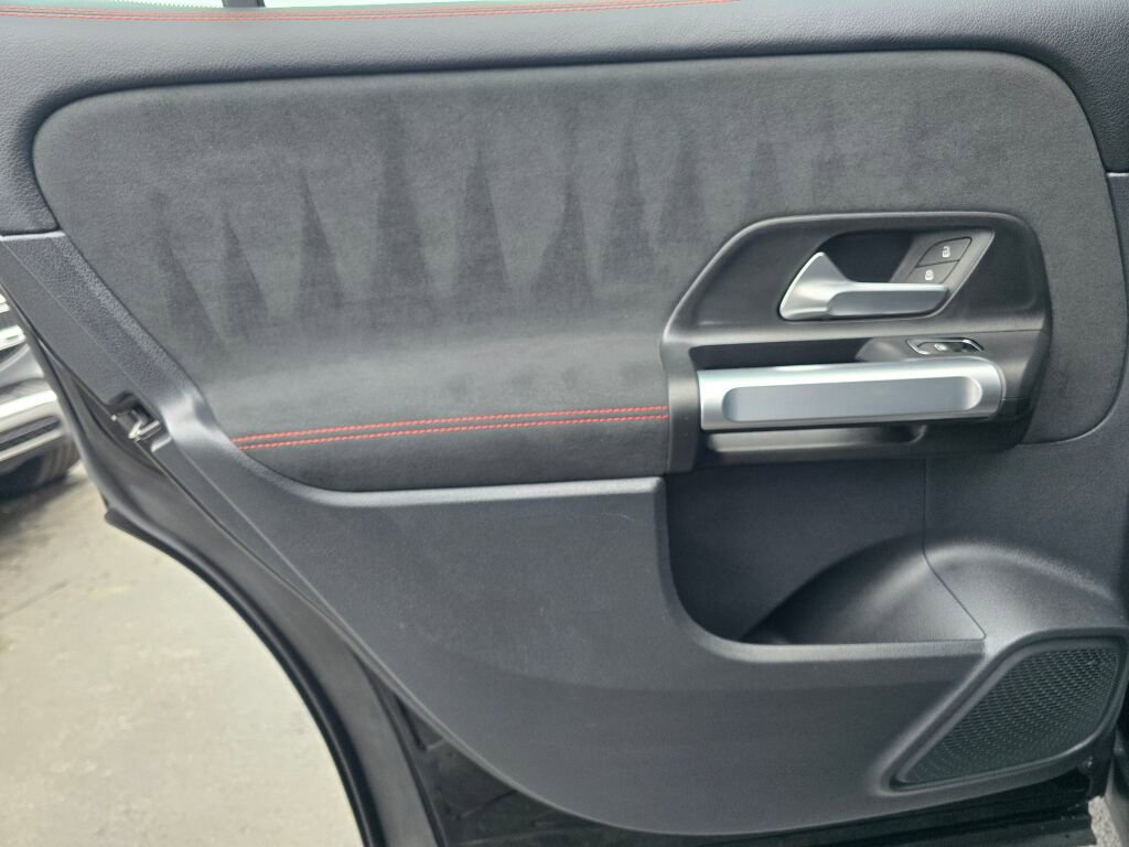 Used 2022 Mercedes-Benz GLB 35 AMG 4MATIC image 20