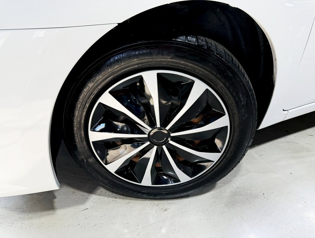 Used 2019 Nissan Sentra SV image 2