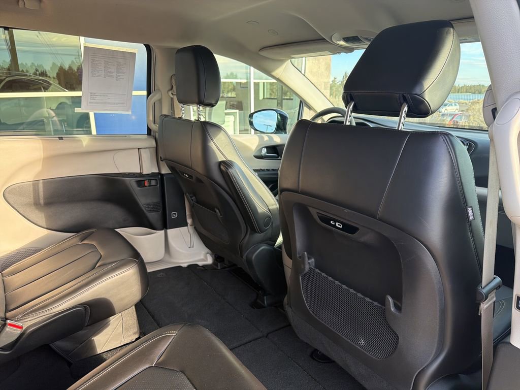 Used 2024 Chrysler Pacifica Touring-L FWD image 26