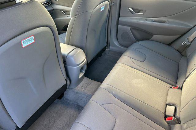 Used 2025 Hyundai Elantra SE image 12