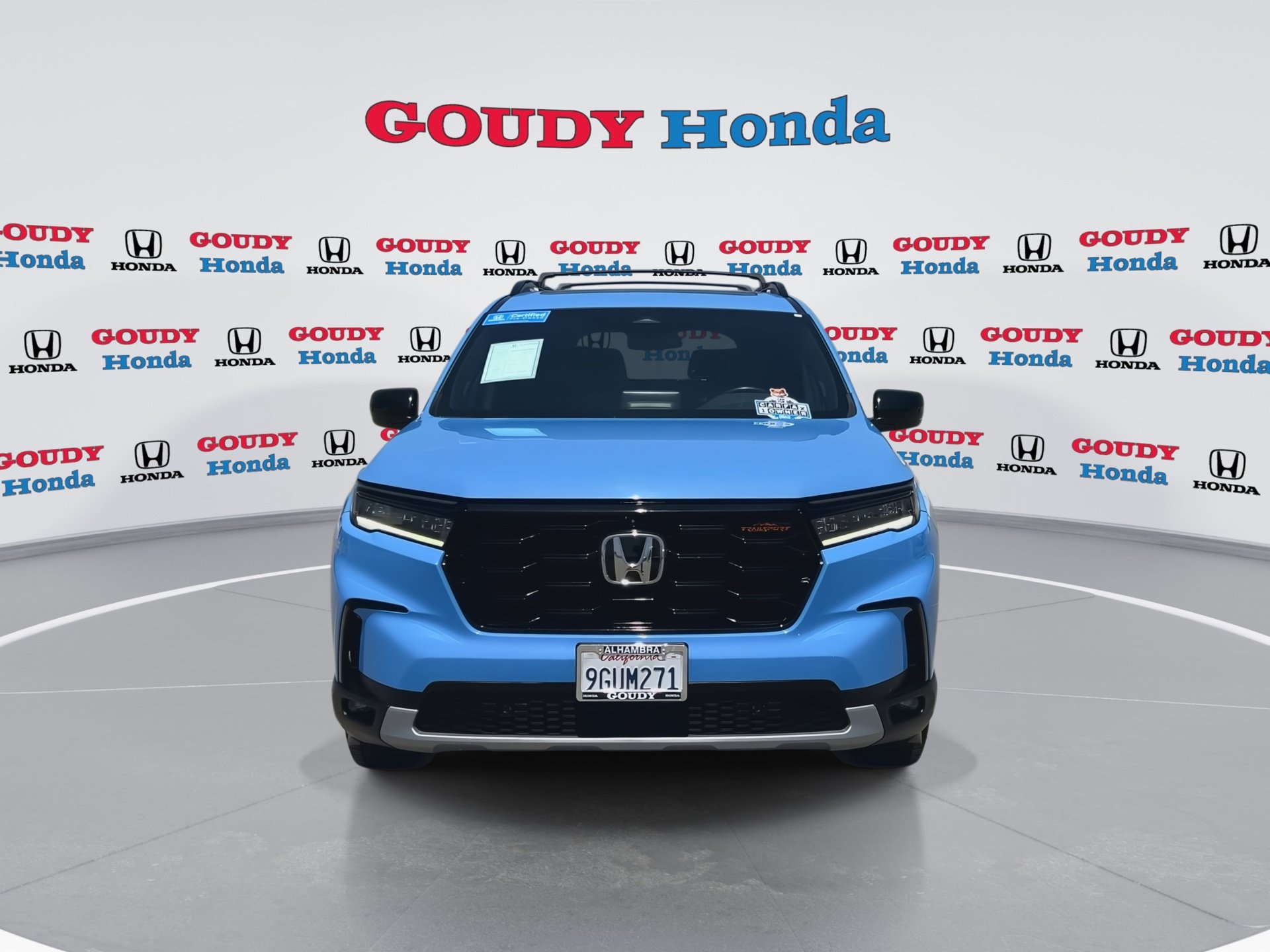 Certified 2023 Honda Pilot TrailSport image 3