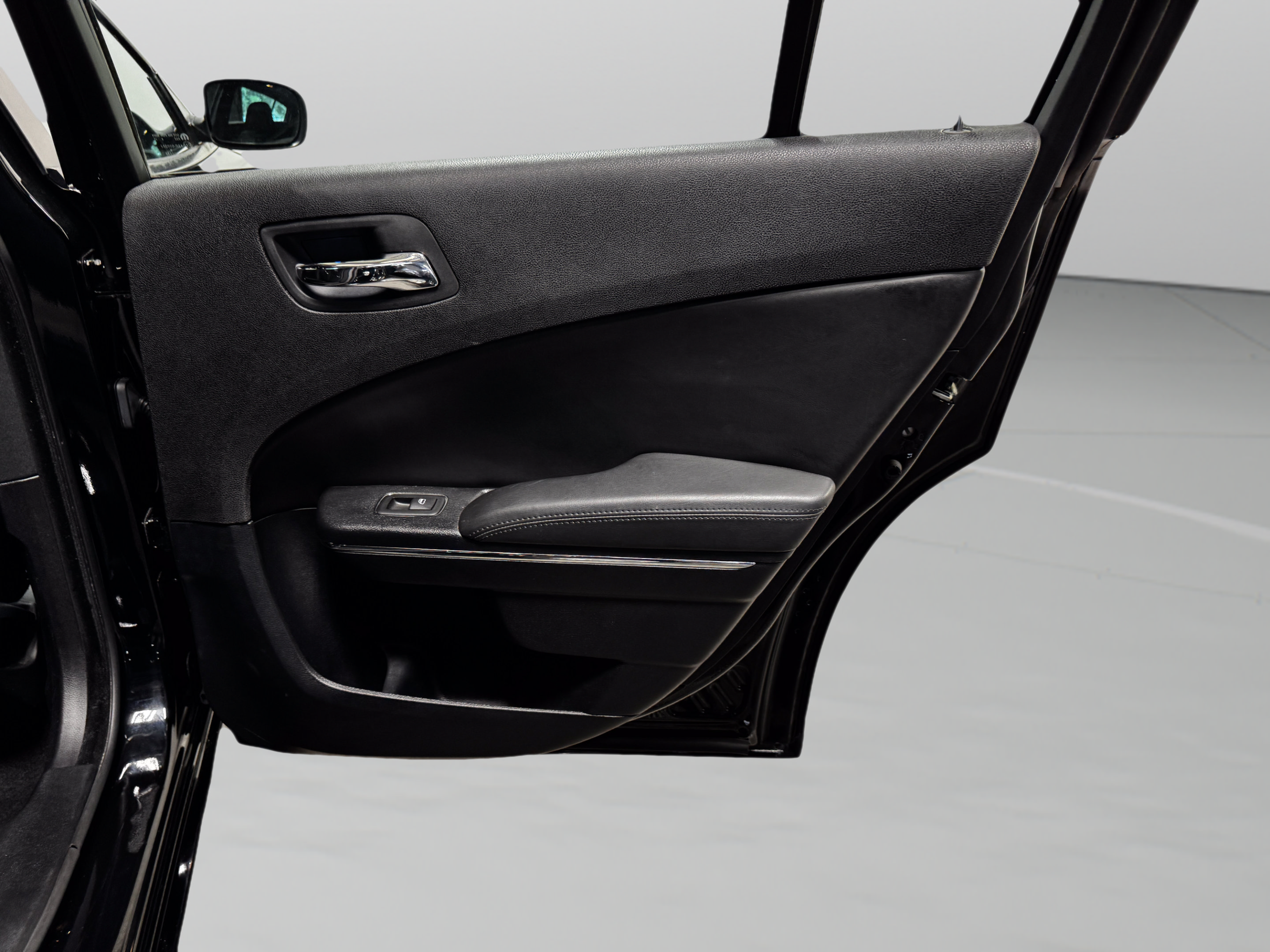 Used 2014 Dodge Charger SE RWD image 15