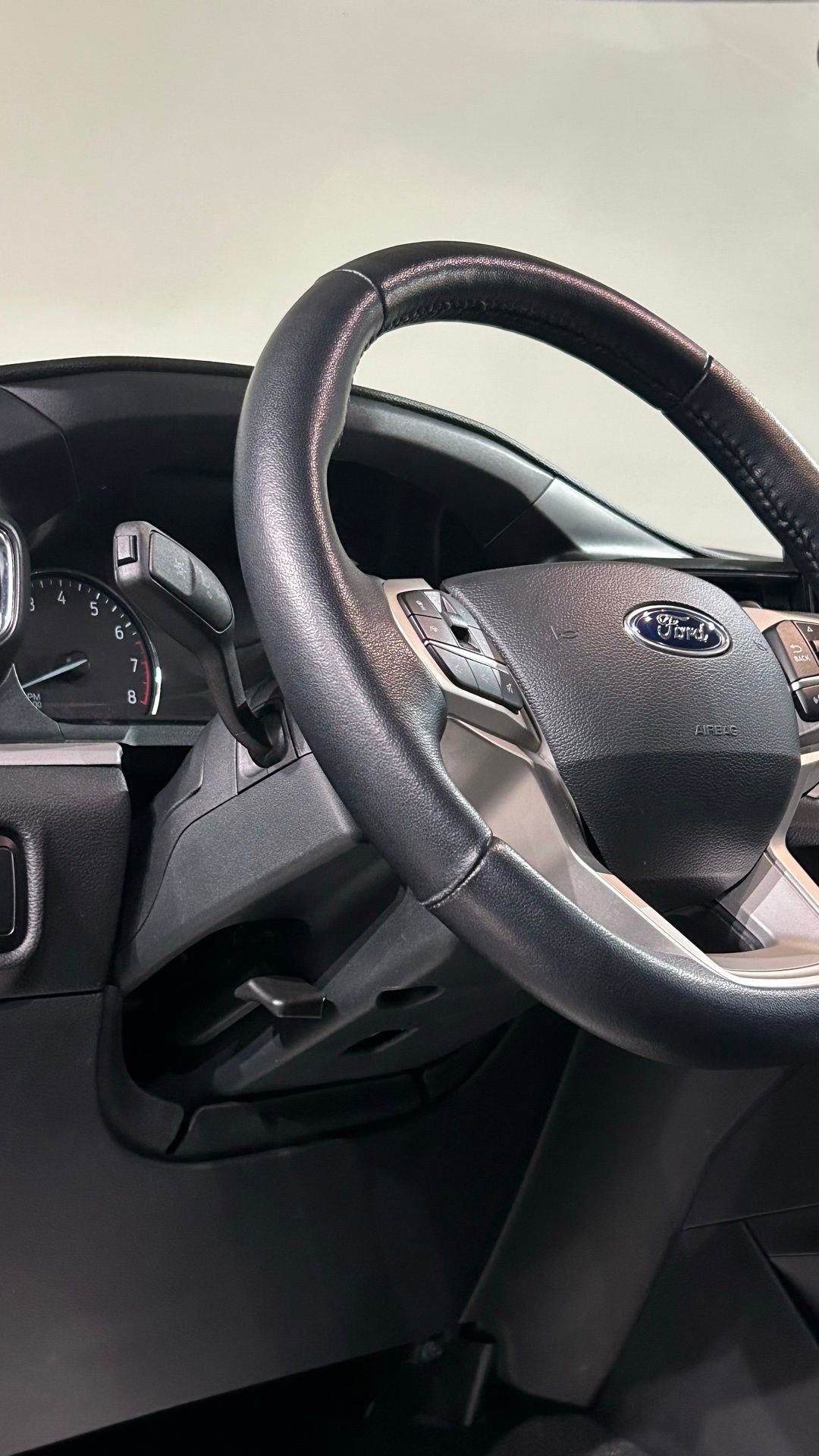 Used 2023 Ford Explorer XLT w/ Equipment Group 202A AWD/4WD image 43