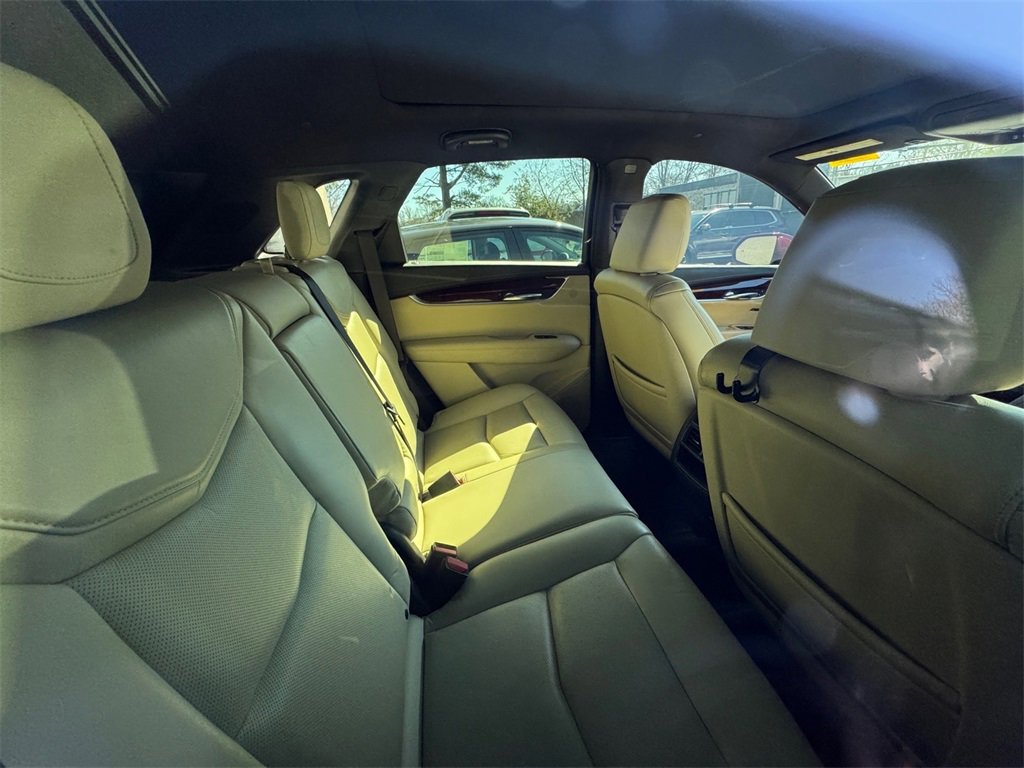 Used 2017 Cadillac XT5 Luxury image 4