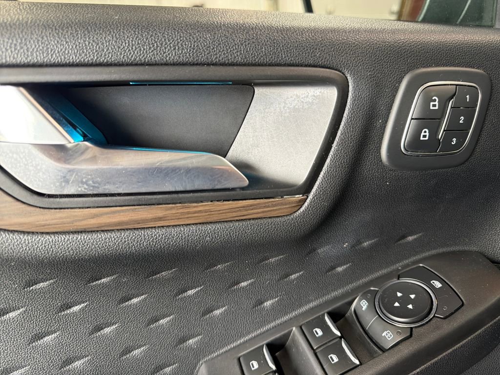 Used 2020 Ford Escape Titanium image 22