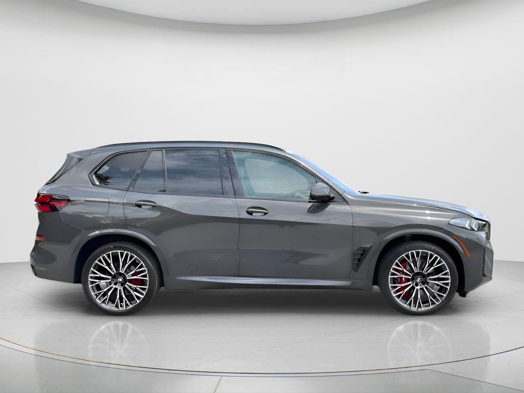 New 2026 BMW X5 xDrive40i w/ M Sport Package AWD/4WD image 2