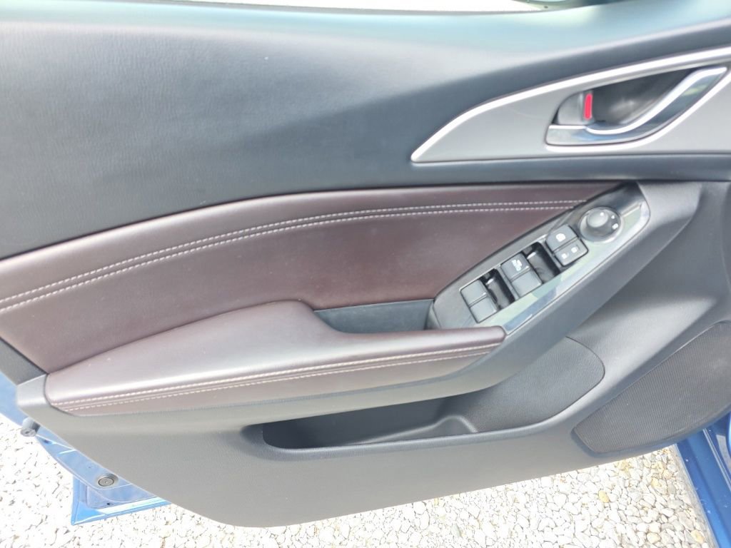 Used 2018 MAZDA MAZDA3 Touring FWD image 11