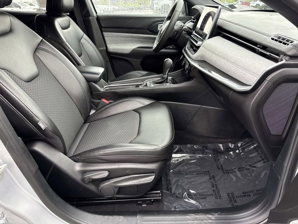 Used 2024 Jeep Compass Latitude AWD/4WD image 20