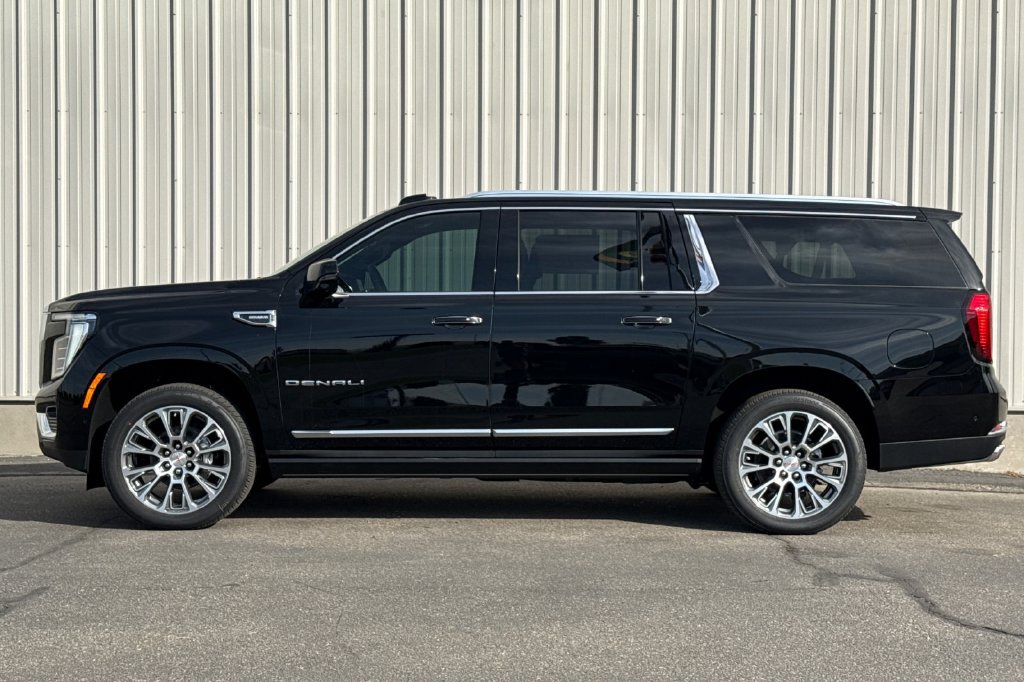New 2026 GMC Yukon XL Denali w/ Denali Reserve Package RWD image 10