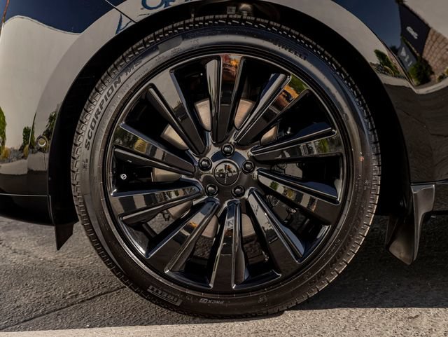 New 2026 Land Rover Range Rover Long Wheel Base SV AWD/4WD image 11