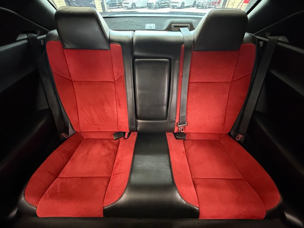 Used 2015 Dodge Challenger R/T Plus RWD image 39