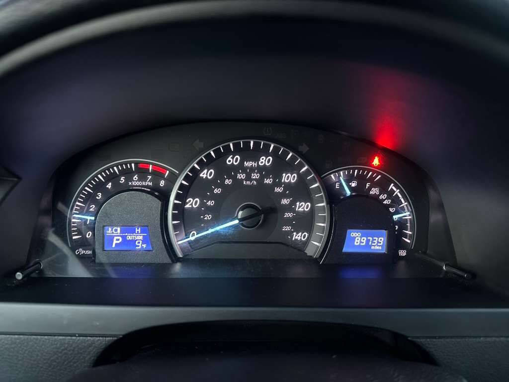 Used 2014 Toyota Camry L image 13