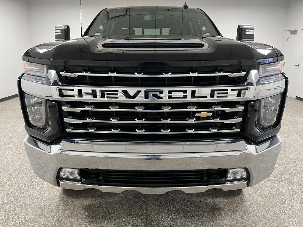 Used 2022 Chevrolet Silverado 3500 LTZ w/ LTZ Convenience Package AWD/4WD image 3