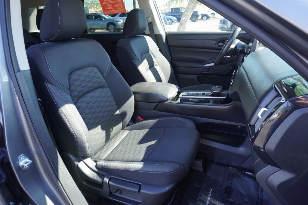 Certified 2025 Nissan Pathfinder SV FWD image 12
