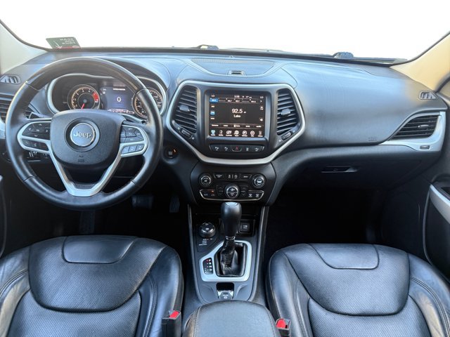 Used 2017 Jeep Cherokee Overland w/ Technology Group AWD/4WD image 13