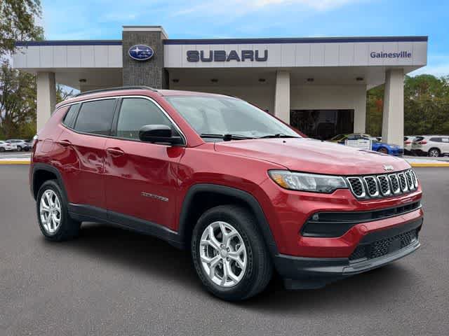 Used 2024 Jeep Compass Latitude w/ Convenience Group AWD/4WD image 8