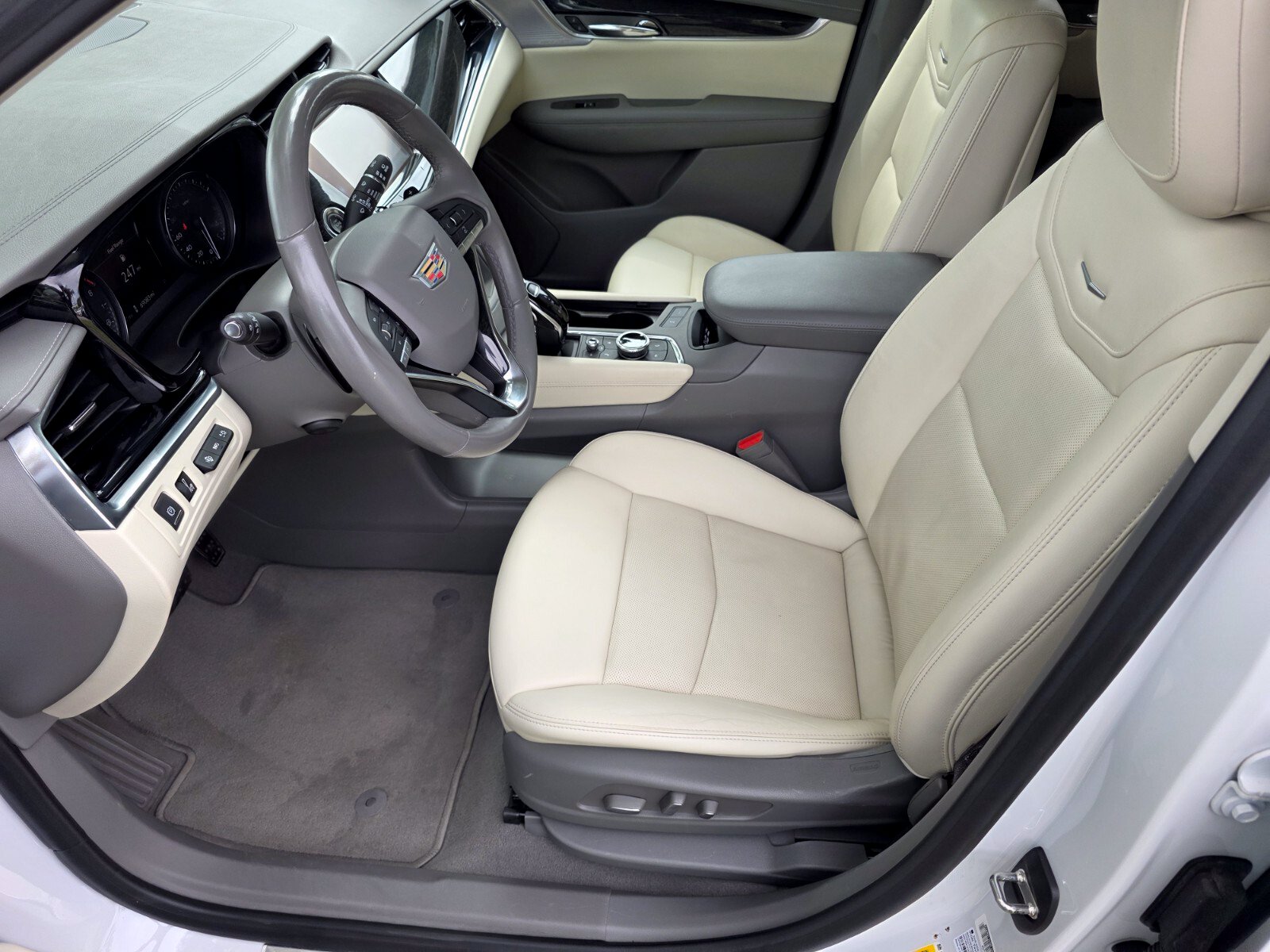 Used 2020 Cadillac XT6 Premium Luxury FWD image 10