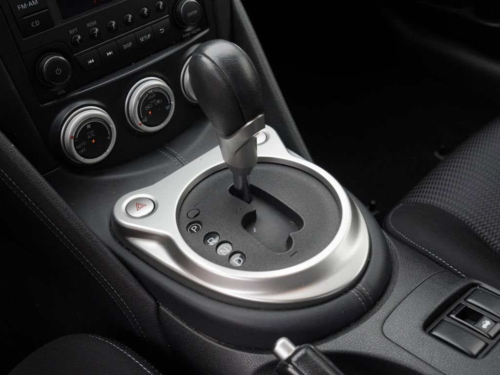 Used 2020 Nissan 370Z Coupe RWD image 17