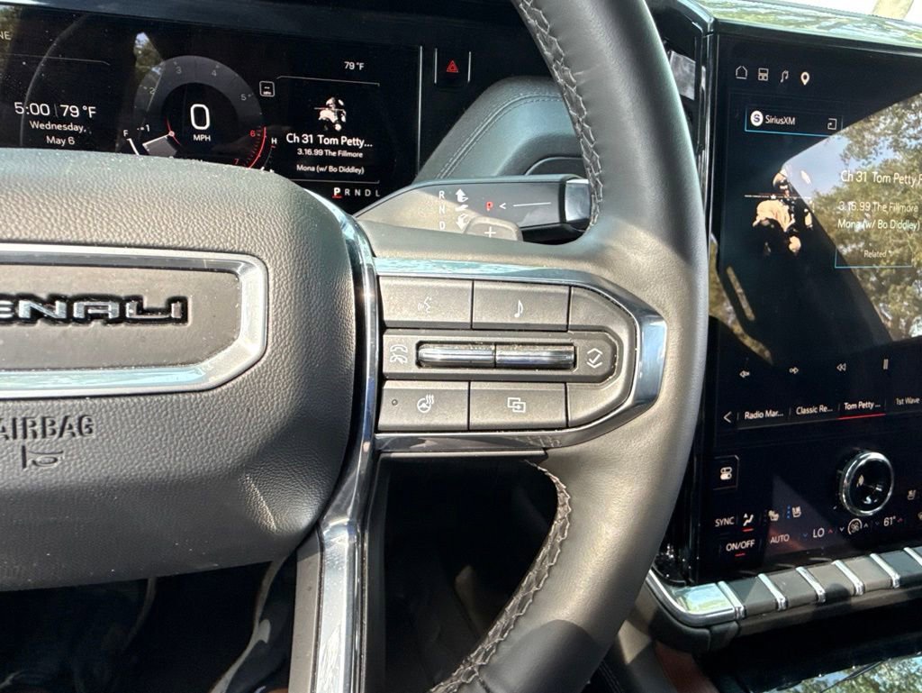 Used 2025 GMC Yukon XL Denali AWD/4WD image 38