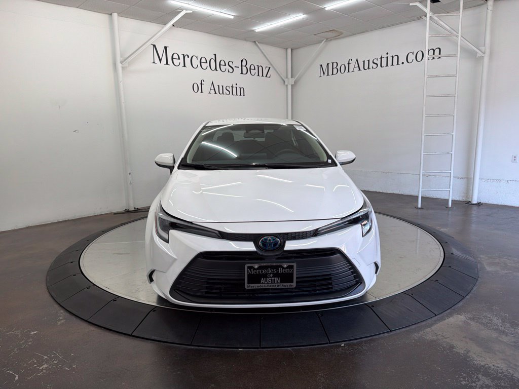 Used 2023 Toyota Corolla LE FWD image 2