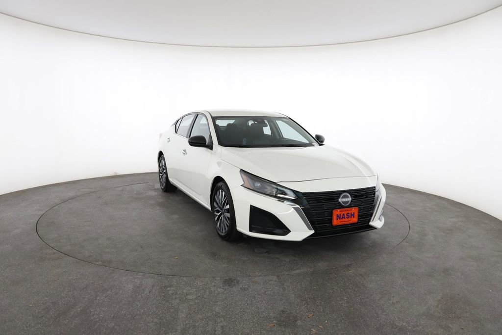 Used 2025 Nissan Altima 2.5 SV image 3