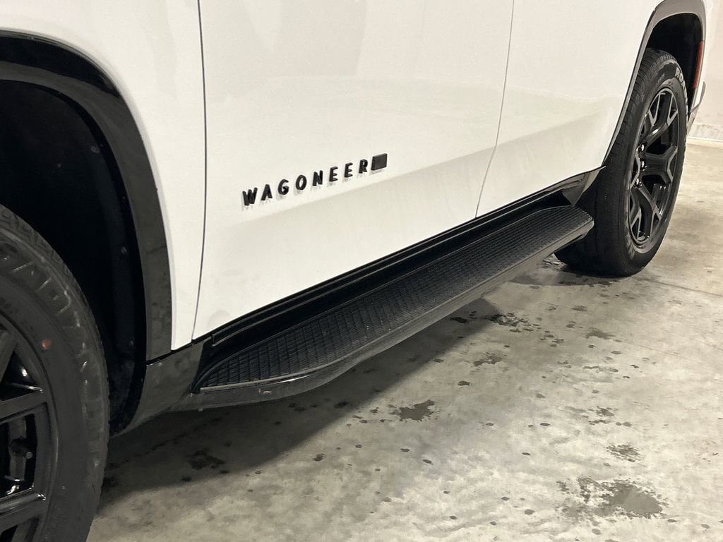 Used 2023 Jeep Wagoneer 4WD w/ Convenience Group I image 12