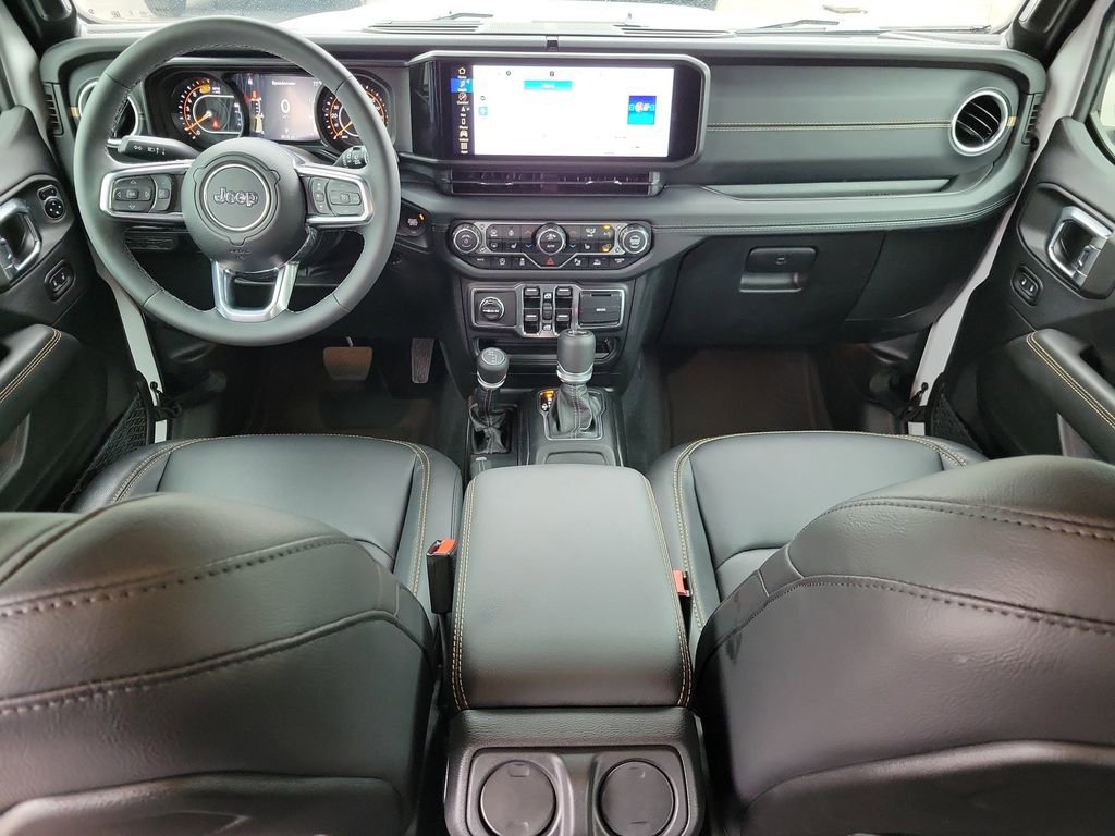 Used 2025 Jeep Wrangler Unlimited Sahara AWD/4WD image 18